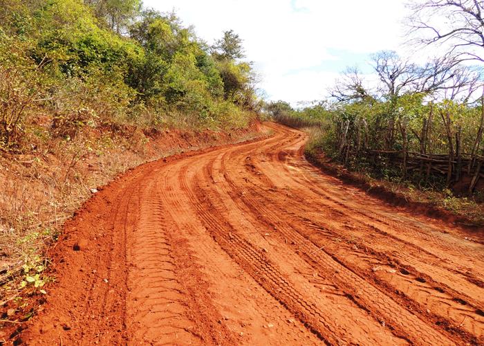 Município intensifica ações em estrada e esporte na zona rural - Imagem 35