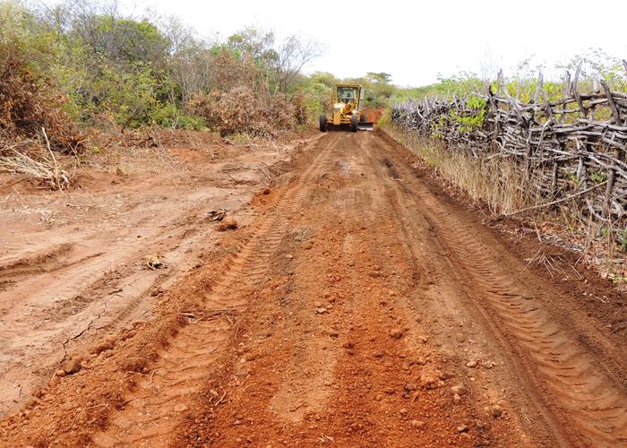 Município intensifica ações em estrada e esporte na zona rural - Imagem 22