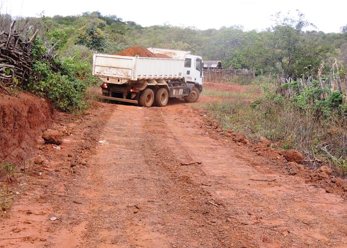 Município intensifica ações em estrada e esporte na zona rural - Imagem 2