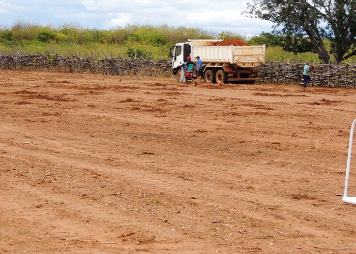 Município intensifica ações em estrada e esporte na zona rural - Imagem 10