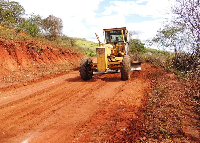 Município intensifica ações em estrada e esporte na zona rural - Imagem 36