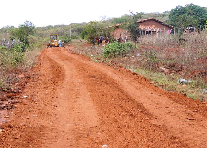 Município intensifica ações em estrada e esporte na zona rural - Imagem 31