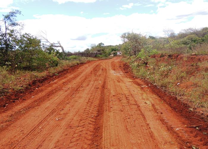 Município intensifica ações em estrada e esporte na zona rural - Imagem 32