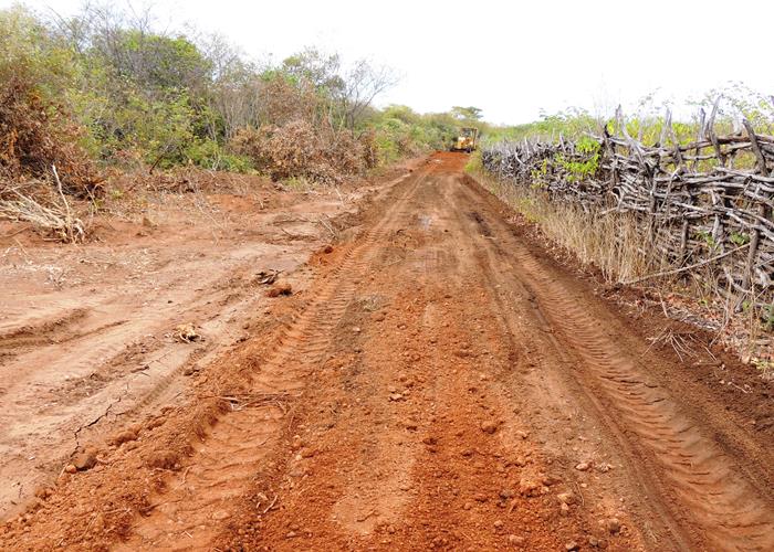 Município intensifica ações em estrada e esporte na zona rural - Imagem 21