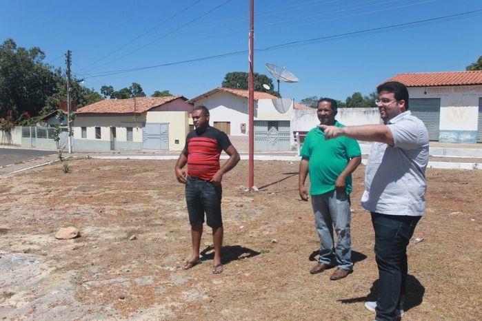 prefeito Reginaldo Júnior faz vistoria nas praças que serão revitalizadas