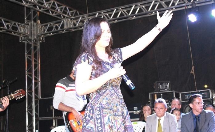Igrejas evangélicas realizam em praça pública evento gospel - Imagem 10