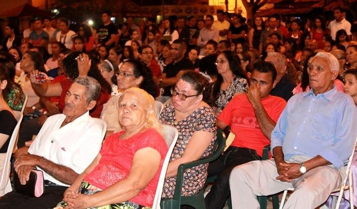 Igrejas evangélicas realizam em praça pública evento gospel - Imagem 2