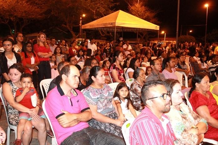 Igrejas evangélicas realizam em praça pública evento gospel - Imagem 9