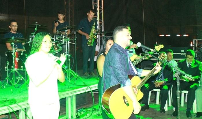 Igrejas evangélicas realizam em praça pública evento gospel - Imagem 7