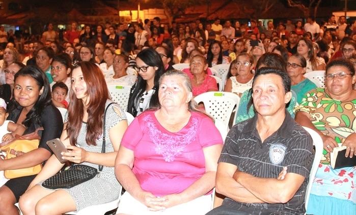 Igrejas evangélicas realizam em praça pública evento gospel - Imagem 11