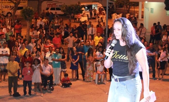 Igrejas evangélicas realizam em praça pública evento gospel - Imagem 8
