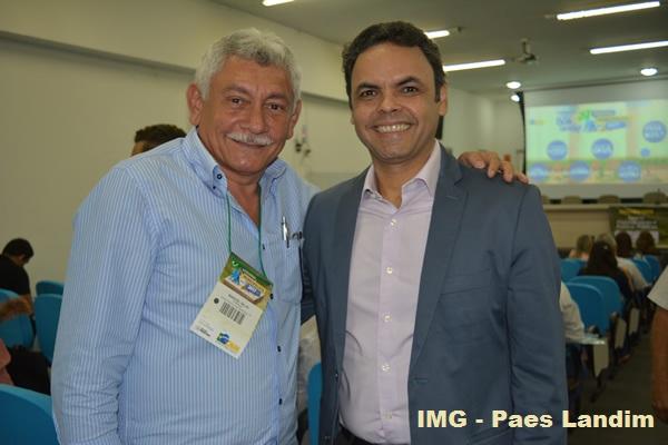Pref. Manoel Lázaro e Pref. Gil Carlos (Crédito: Paes Landim)