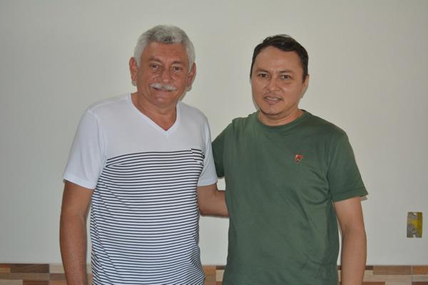 Prefeito Manoel Lázaro e Padre Alan Kardec (Crédito: Paes Landim)