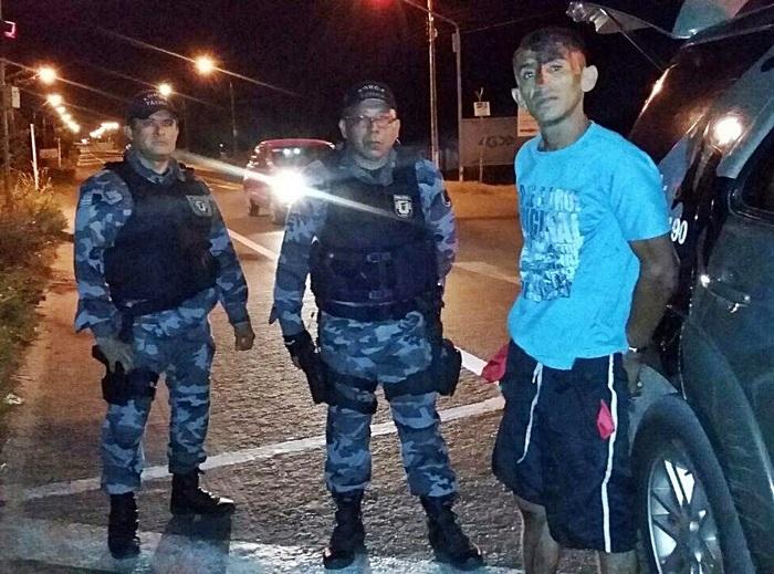 Momento da prisão do autor da facada.  (Crédito: PM-PI)