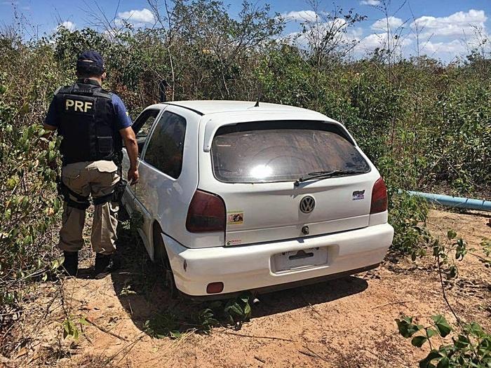 Carro encontrado abandonado. (Crédito: PRF)