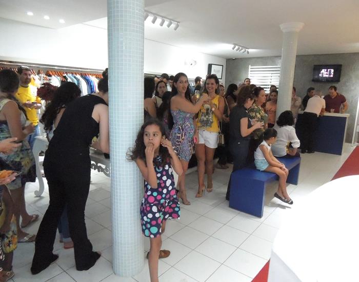 Inaugurada reforma e novo designer da loja Mãozinha Grifes e Marcas - Imagem 139