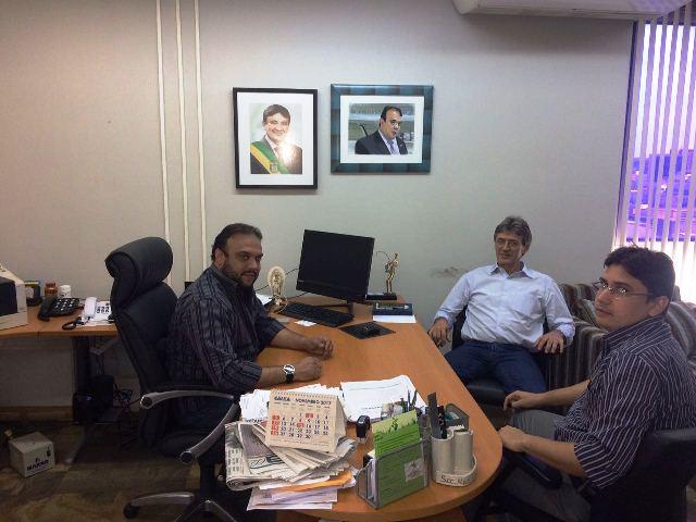 Prefeito Valmir Barbosa visita Secretaria de Meio Ambiente - Imagem 2