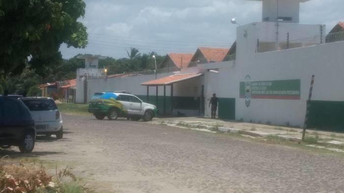 Viaturas da Polícia Militar adentraram na Penitenciária (Crédito: José Neto)