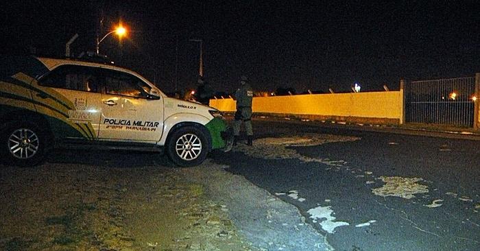 Todas as ruas no entorno do presídio foram cercadas. (Crédito: Kairo Amaral)