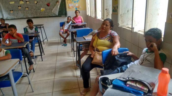 Secretária participa de reunião com pais e equipe de escola T.S.F. - Imagem 2