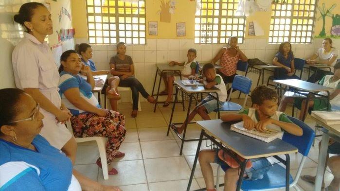 Secretária participa de reunião com pais e equipe de escola T.S.F. - Imagem 3
