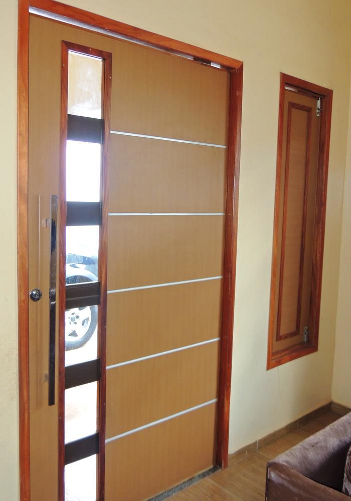 Porta da frente cm detalhes (Crédito: Edinardo Pinto )