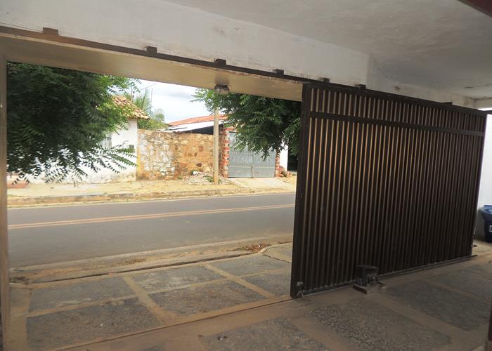 Portão motorizado (Crédito: Edinardo Pinto )