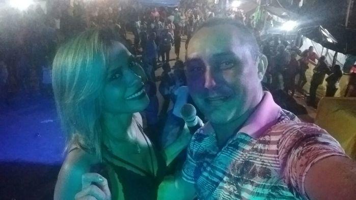 Aristeu Carvalho e a vocalista Selma (Crédito: Aristeu Carvalho)