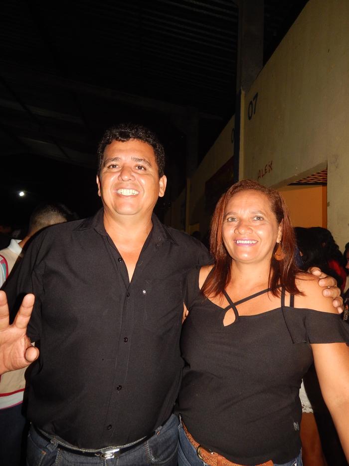 Neto construção e sua esposa  Ana