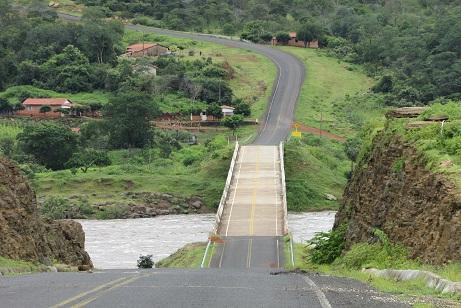 PI 216 na altura da ponte à 10 km de São João da Serra (Crédito: Cosme Jales)