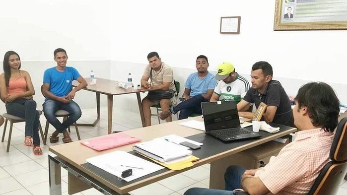 Prefeito Roger Linhares com representantes quadrilheiros (Crédito: Mikelson)