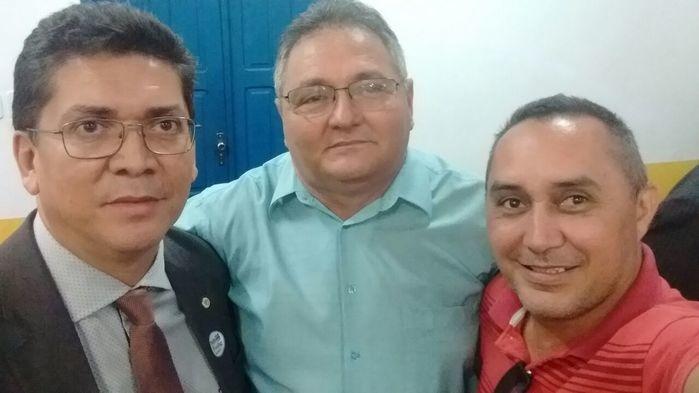Sefie do Aristeu com o Vice Gílson Moura e o Secretario Estadual de Segurança Jefferson Portela (Crédito: Aristeu Carvalho)