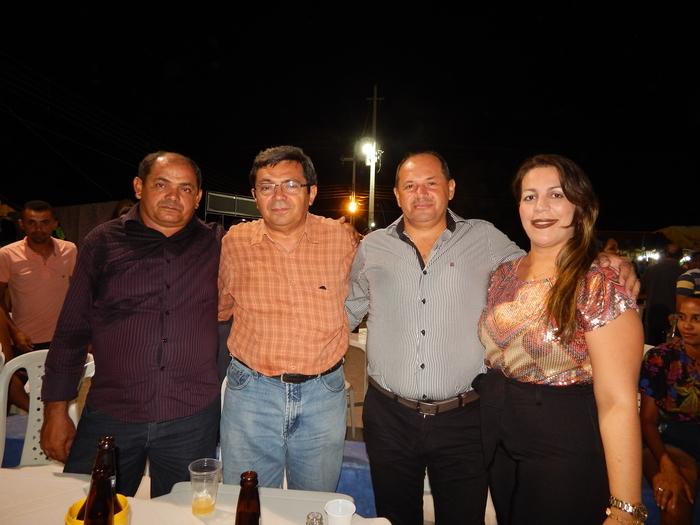 Dr.Aarão com o vice prefeito de Prata do Piaui Neto Mendes e sua esposa a vereadora Sandra e Chico Vicente 