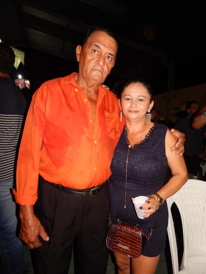 Julio Mariano com amiga 