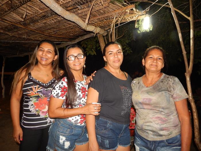 Vereadora Erislene Monteiro com amigas na vaquejada 