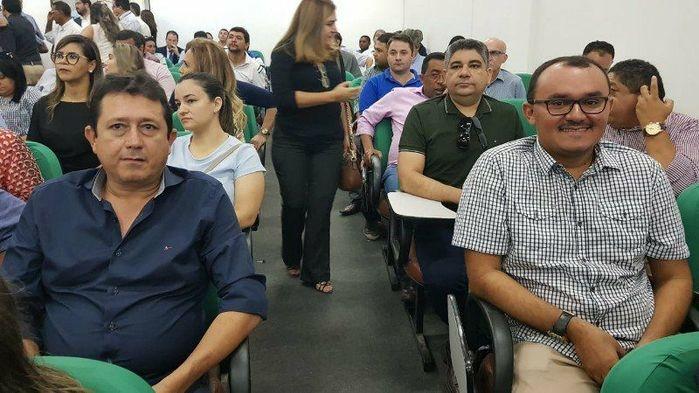 Prefeito Jullyvan Mendes com o secretário municipal de infra estrutura Evandro Mendes