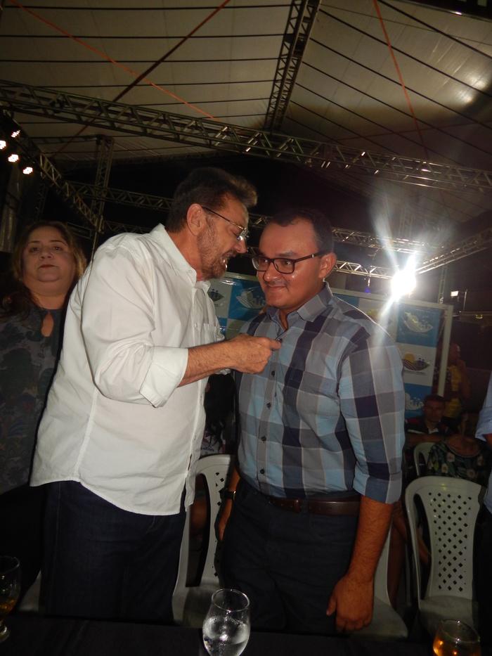  Wilson Martins conversando com o Prefeito Jullyvan Mendes