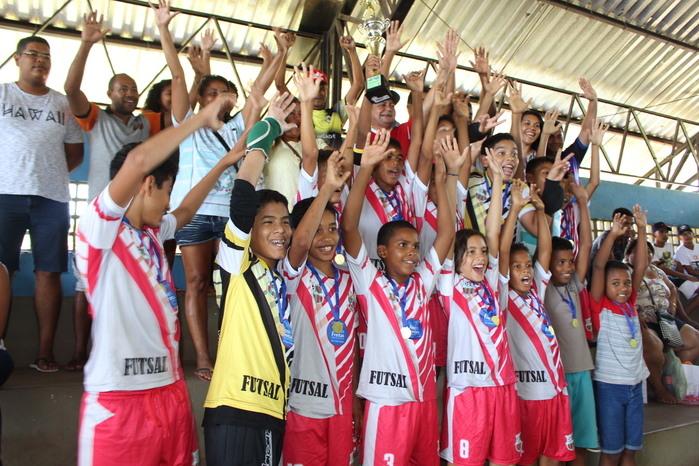 Atletas, pais e amigos (Crédito: Mikelson Deivid)