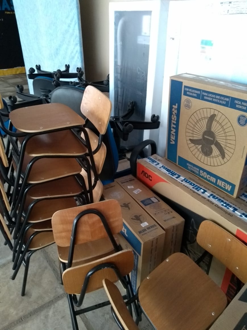 Prefeitura compra móveis, equipamentos, eletrônicos e material didático para todo setor social  - Imagem 2
