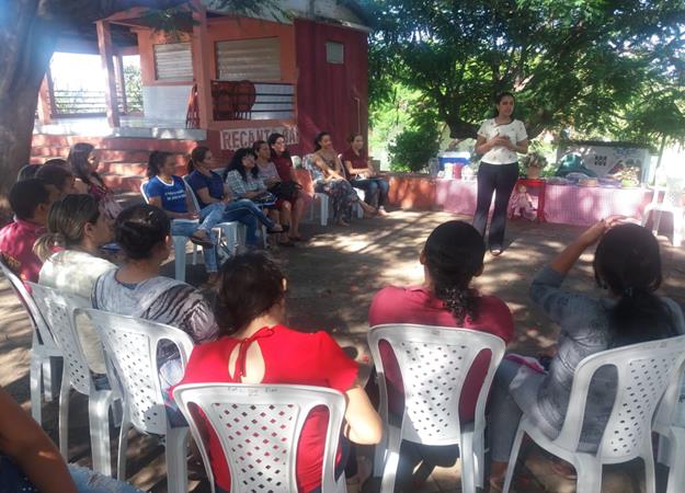 Prefeitura de Pedro II realiza piquenique da amamentação com grupo de gestantes