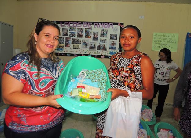 Programa “Laços de Amor” realiza entrega de enxovais a gestantes de Pedro II - Imagem 7
