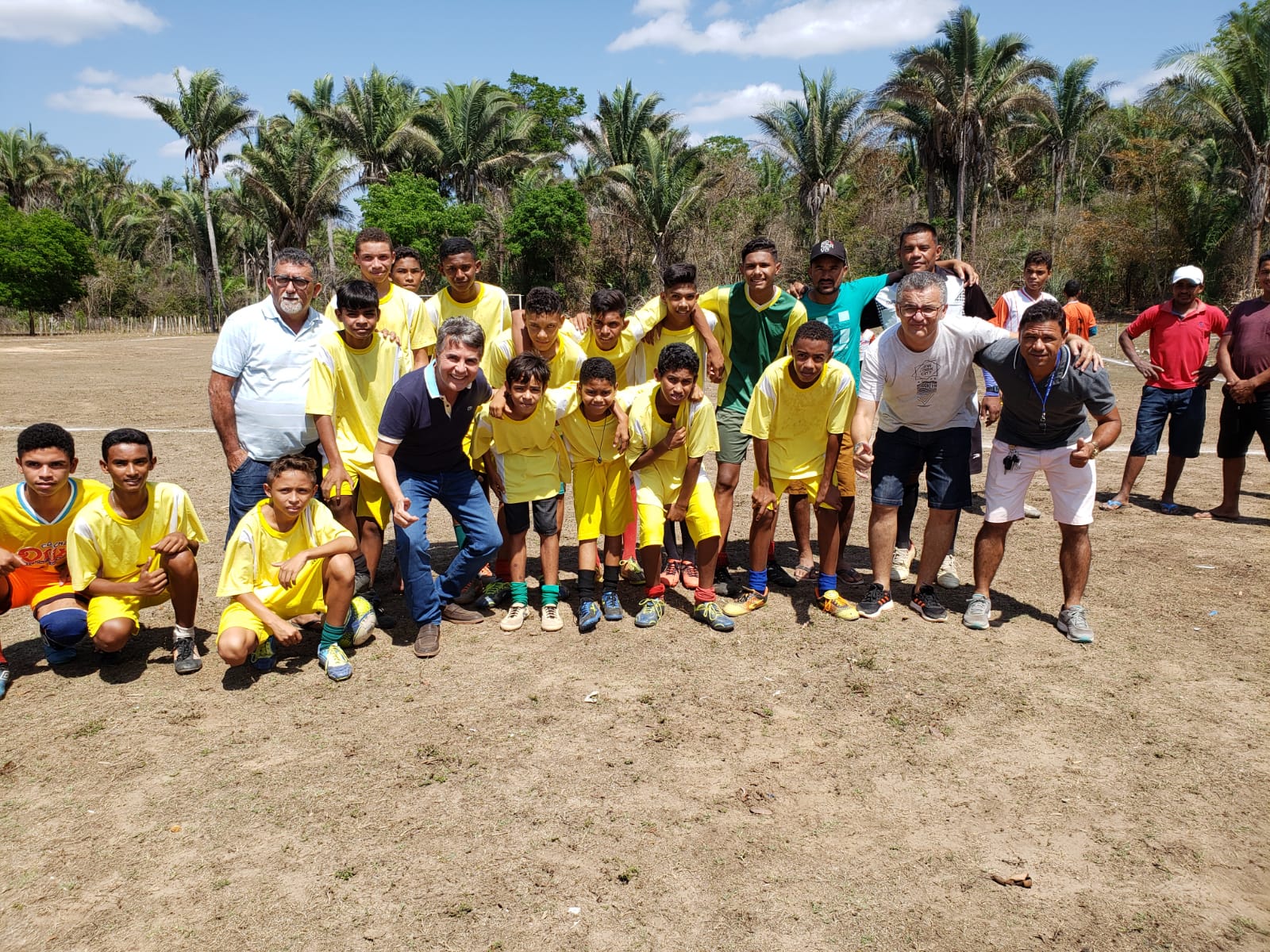 Prefeito João Luiz passa o feriado entregando serviços e participando de eventos - Imagem 1