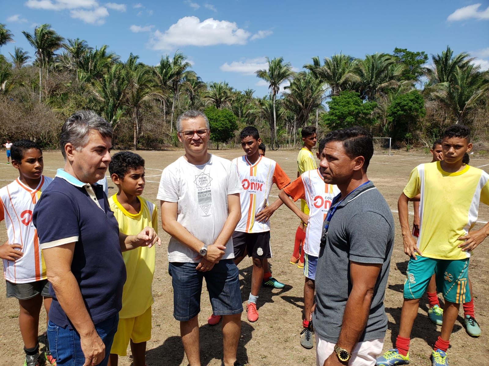 Prefeito João Luiz passa o feriado entregando serviços e participando de eventos - Imagem 5