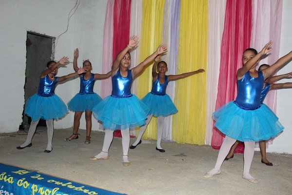 Professores são homenageados durante caminhada em Santo Inácio  - Imagem 25