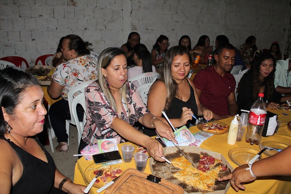 Professores são homenageados durante caminhada em Santo Inácio  - Imagem 52