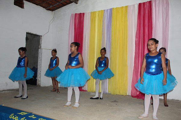 Professores são homenageados durante caminhada em Santo Inácio  - Imagem 21