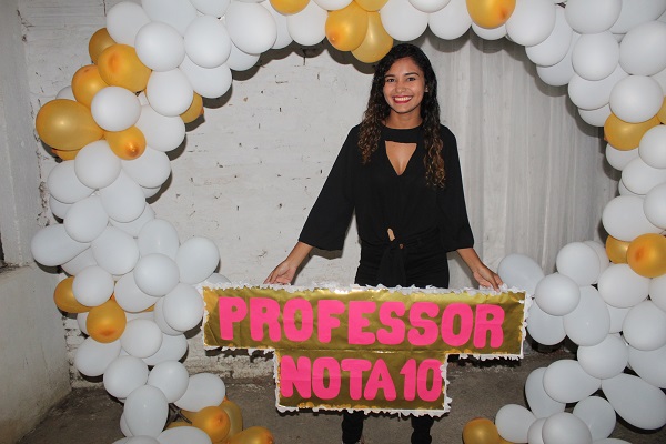 Professores são homenageados durante caminhada em Santo Inácio  - Imagem 43