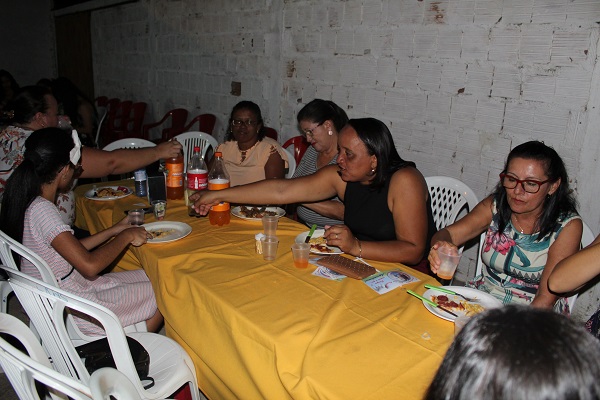 Professores são homenageados durante caminhada em Santo Inácio  - Imagem 58