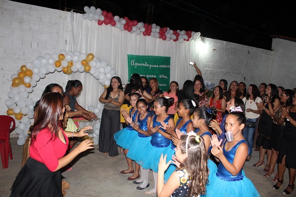 Professores são homenageados durante caminhada em Santo Inácio  - Imagem 39