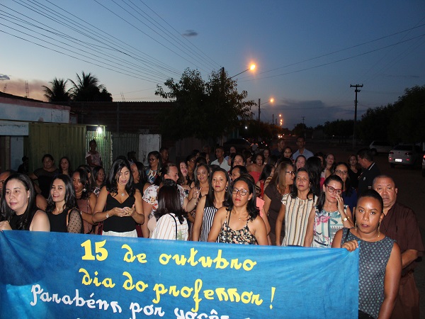 Professores são homenageados durante caminhada em Santo Inácio  - Imagem 12